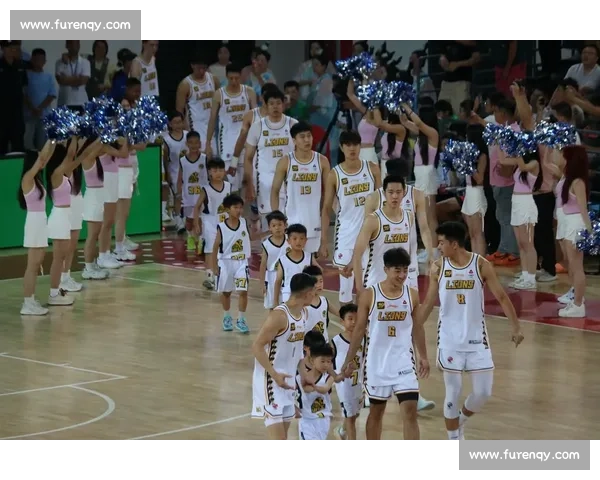 精彩篮球对决：热血激战引爆全场，最终比分揭晓，谁将捧起冠军奖杯 - 副本 - 副本